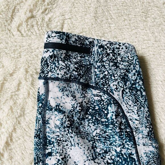 Lululemon Speed Up Tight *Full-On Luxtreme 28” Athletic Leggings - Picture 3 of 6